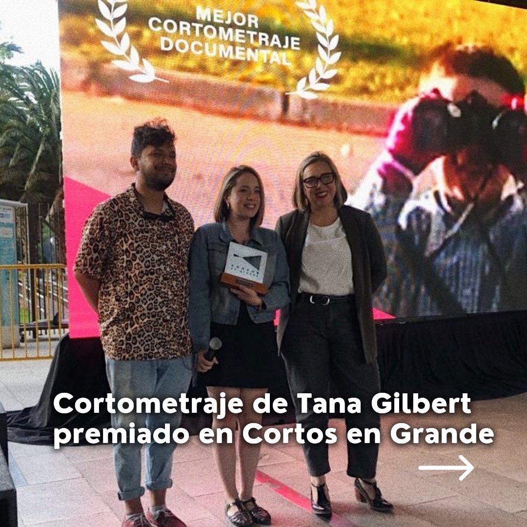 erranteprod's tweet photo. #DirectorasErrante | Tana Gilbert en Cortos en Grande 🌟

🏆 En la ceremonia de premiación de @cortosengrande la directora de "Malqueridas" Tana Gilbert de @erranteprod fue galardonada por su película "Ninguna Estrella" ganadora de la categoría mejor cortometraje documental. https://t.co/ONSZp8R6lm