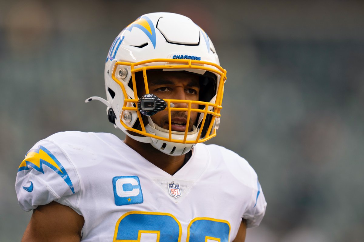 NFLonCBS's tweet photo. Austin Ekeler

            Most TD         Pro Bowl
             in NFL?          Selection?
2021        Yes                    No
2022       Yes                     No https://t.co/MBOgixFujW