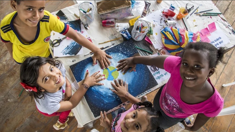 Chaque enfant mérite un foyer. Chaque enfant mérite une enfance. Chaque enfant mérite un avenir.

🔗 unhcr.org/globaltrends #GlobalTrends #PourChaqueEnfant
🚸🧒🏿🧒🏻🧒🏽🧒🏼👧🏾👧🏼🧒🏻👧🏾🧒👧🏽  👧👧🏻