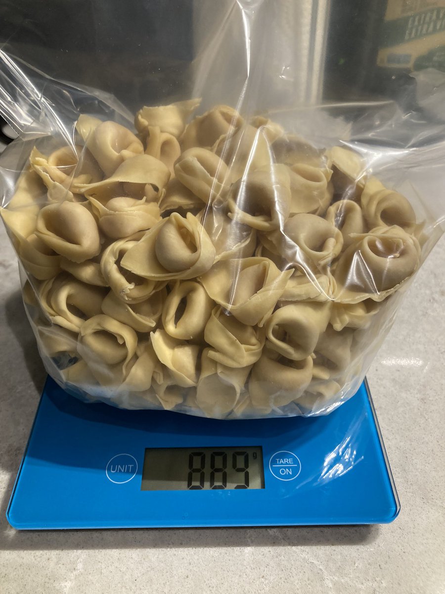 Celebrating Christmas far from home for the second time in a row has made me capable of things I’ve never even imagined . Like helping out <a href="/finetti_luca/">Luca Finetti</a> making 889g of tortellini from scratch. Well, I didn’t really have a choice, did I ? <a href="/finetti_luca/">Luca Finetti</a> 😂
