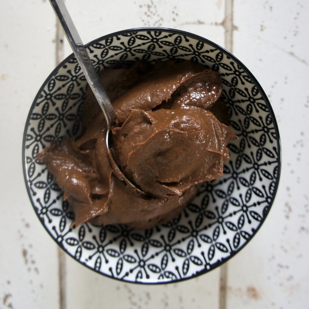 Poulhobj's tweet photo. Du #praliné #cajou au #cacao intense, une pure #gourmandise !

Nos pralinés sont réalisés artisanalement à partir de #cajou béninois et sont certifiées #AB #agriculturebiologique 🌱

#madeinbenin #sanshuiledepalme #pateatartiner #organic #Food #eatclean #Benin https://t.co/4cgz1CBi0n