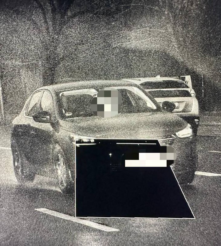 polizeiberlin's tweet photo. Mit 113 km/h anstatt 30 km/h aufm #Brunsi in #Spandau hat sich ein Fahrzeugführer heute Mittag nicht etwa für 800€, 2 #Flenspunkte &amp; 3 Monate Fahrverbot beworben, sondern es gab eine #Anzeige.
#verbotenesKraftfahrzeugrennen
^tsm https://t.co/4G9CM1W6HC
