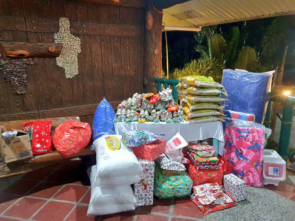 jnilecastro's tweet photo. I have the most loyal employees 💗 #christmasprograms https://t.co/vo3t8VKILE