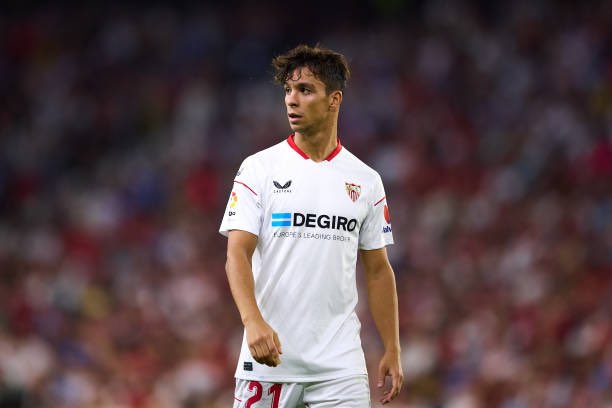 What’s better then a matchworn shirt?…

A free matchworn shirt courtesy of a referral reward from the legends at <a href="/ACMomento/">AC Momento</a>. Huge thanks to them and <a href="/brennanjp/">John Brennan</a>.

🔴⚪️ Worn by Óliver Torres during 1-1 draw vs Valencia in October.

Also thanks to <a href="/BirdyShirts/">DB</a> for getting the job😉