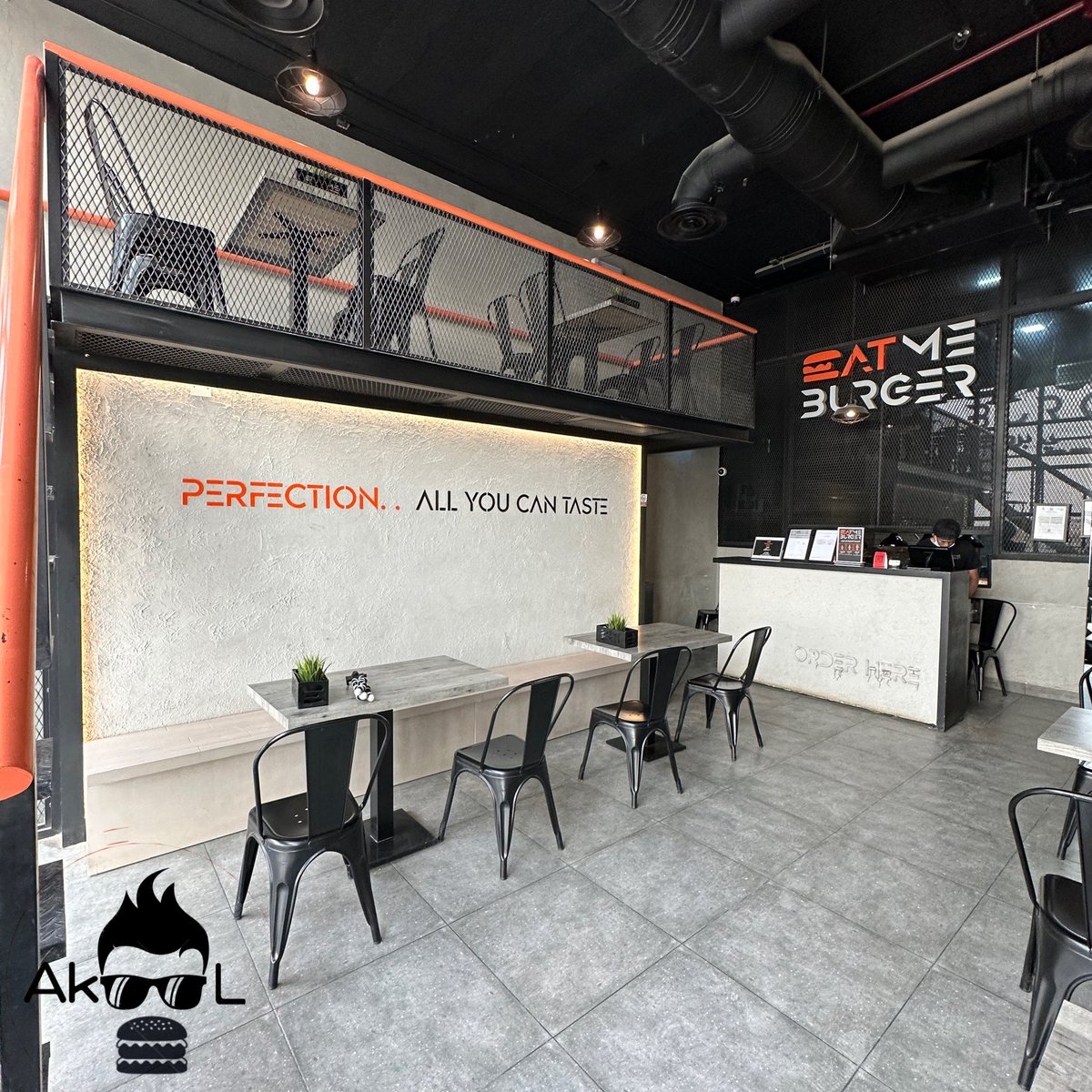 مطعم <a href="/eatme_burger/">إيت مي برجر</a> لهم خمس فروع بالرياض وفرع بالخبر 
روضة-نرجس-حطين -التعاون-غرناطة
-عندهم برجر دجاج ولحم
-نوعين خبز توست وعادي
>سوو تغيير على المنيو وعجبني نوعين عندهم:
-الترفل لحم٢٦/داخلةبصل مقلي
-دجاج سبايسي٢٣/🔥
-ستربس الدجاج١٧/
-موزريلا ستيك١٦/

موجودين على برامج التوصيل