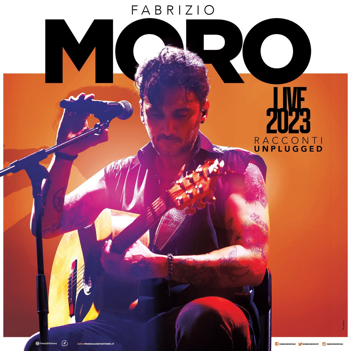 FabrizioMoroOff's tweet photo. Ho costruito tutta la mia carriera attraverso le canzoni che ho scritto ma soprattutto l’ho costruita facendo concerti ovunque, per più di 20 anni. Ieri sera a Roma l'ultima tappa del tour. 
Ripartiremo a Marzo 2023 con un nuovo live dal titolo “Racconti Unplugged”. https://t.co/w8aM1rgaMV