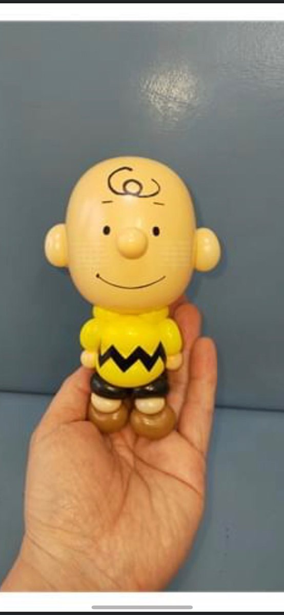 PLUGO's tweet photo. I knew there was something I was supposed to post yesterday. This photo - to commemorate Charlie Brown’s first appears with his signature shirt: December 21, 1950
#charliebrown #peanuts #charlesshultz #balloonart https://t.co/on3E8UW2qH