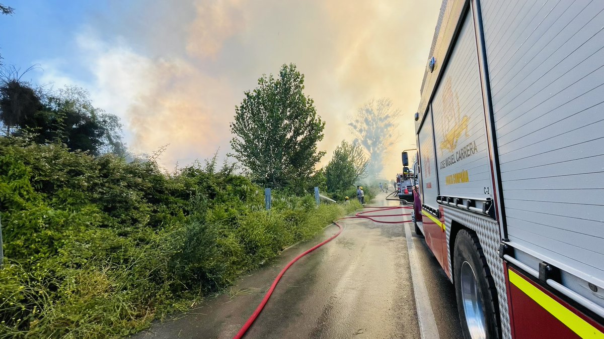 Quinta_Bollenar's tweet photo. El pasado martes, nuestras Máquinas BF5 y B5 trabajaron arduamente en Tercera Alarma de Incendio Forestal. Sector Santa Filomena. 🚒
Queremos agradecer el apoyo de todas las Compañías y de los Cuerpos de Bomberos de la Región, que asistieron a la emergencia. 👨🏻‍🚒🧑🏻‍🚒 https://t.co/uKZqBxTXbA
