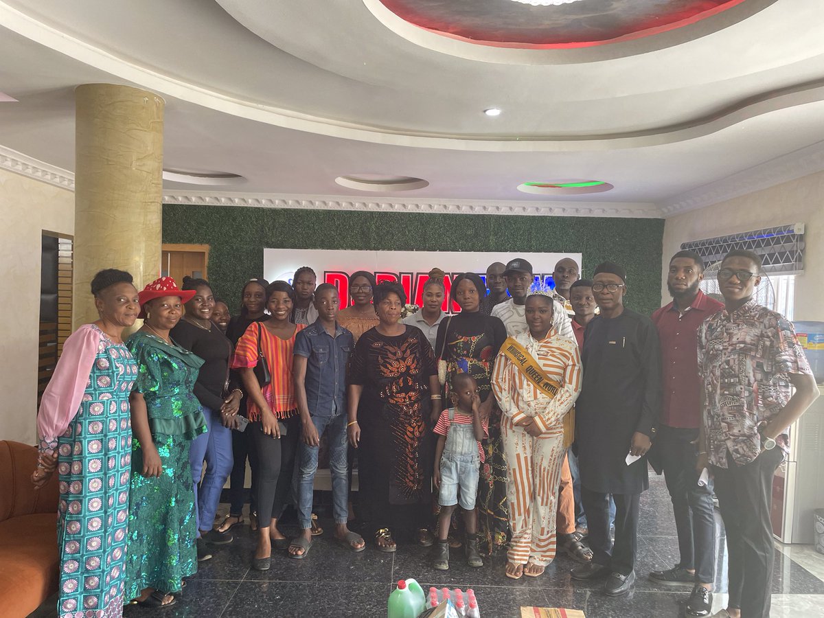 AyobamiDaniel_'s tweet photo. Today, @BreezeyCo &amp; @RPG_Nigeria visited the most beautiful and biggest orphanage home in Africa @dorian_home. 
With joy in our hearts we could share the little we have with the home. 
Thank you @dorian_home you all are doing well 💯 for humanity.❤️ https://t.co/JYW0NxEshU