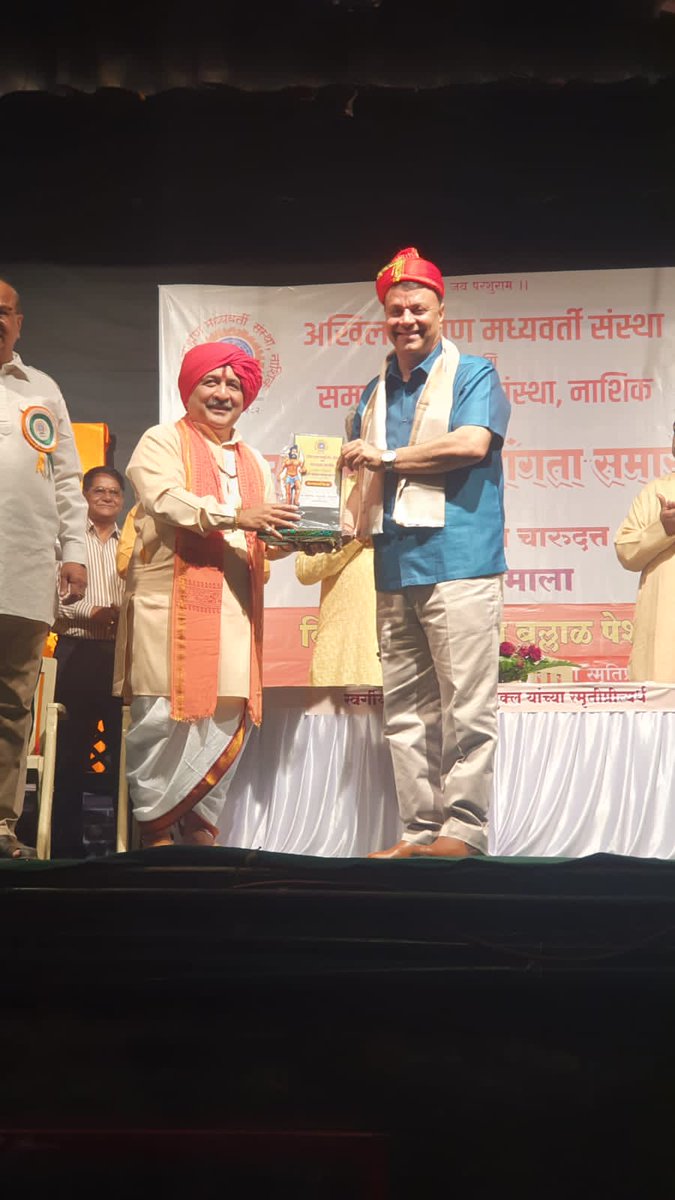 FravashiA's tweet photo. Yet another moment of pride for the Fravashi family!Our dear Ratan Sir,has been felicitated by the Akhil Brahmin Madhyavarti Sanstha, Nashik on Dec 22,2022.He has been bestowed with this honour in recognition of his contribution in Education and the wellbeing of the society. https://t.co/otAKIqfFpP