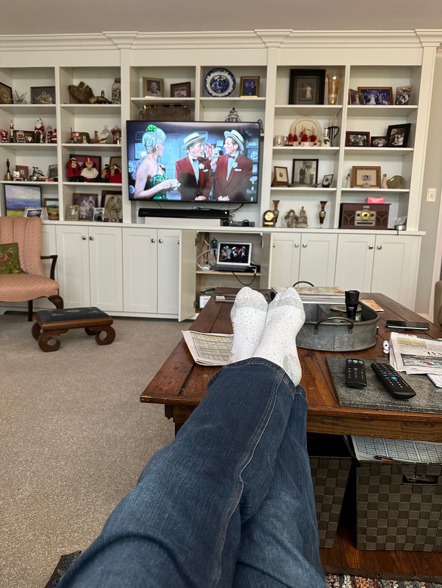 xforce11's tweet image. 22. #FMS_AGift watching White Christmas with mom #fmspad #fmspad2022