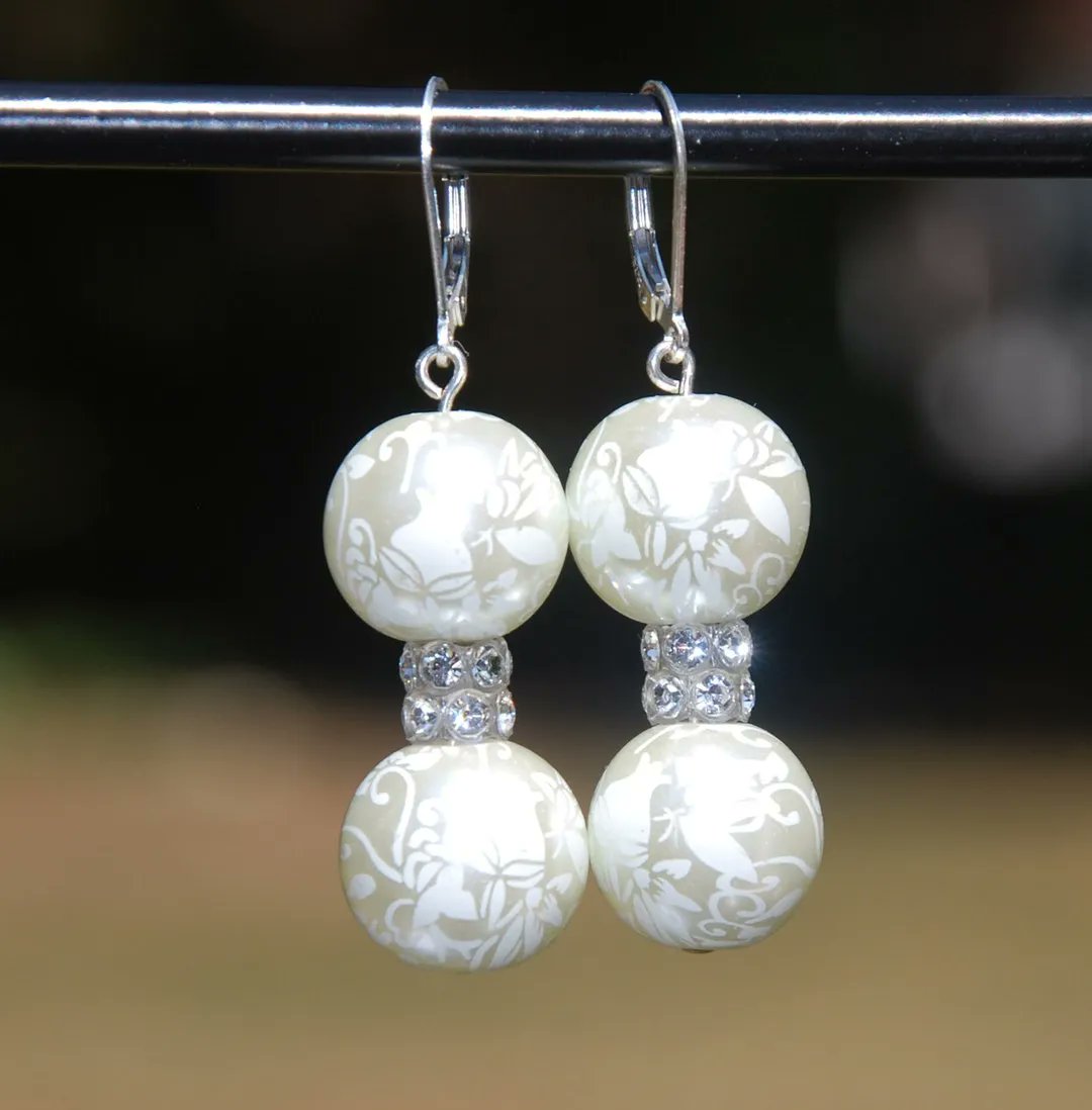 KarmaKittyJewel's tweet photo. #bridetobe #wedding #etsyearrings #leverback #glassearrings #floralearrings #etsymntt #etsysocial #etsyhandmade #etsyshop #swarovski #bridal #bling #blingearrings https://t.co/V3fgzjO9V5 #EtsySeller #etsystore #etsygifts #handmadejewelry #sale #save25 #sale #onsale #shoponsale https://t.co/tbXukqmDtM