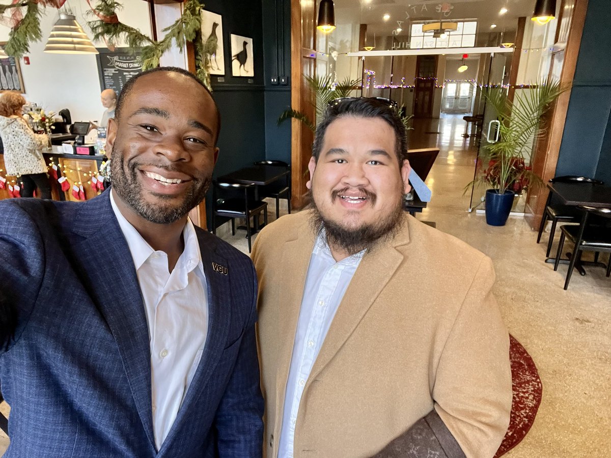 VCUPharmacyDean's tweet photo. It was great catching up with Dan Buth @VCUPharmacy C/O 2021 to discuss work life balance and career planning. #CommunityPharmacy #adulting #VeryProud #VCUStrong #AlumniRoundUp https://t.co/O4883T2fj6