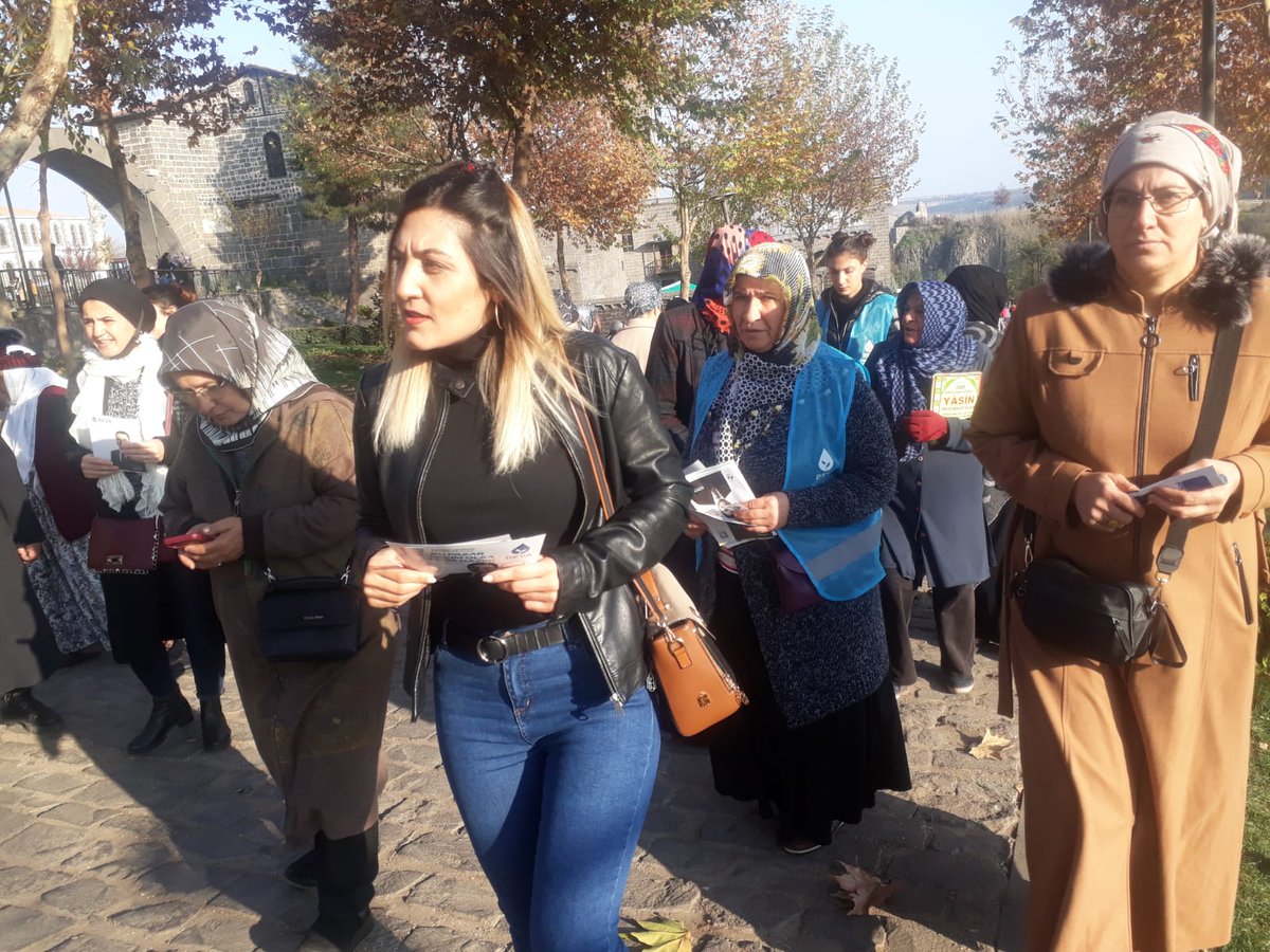 Yusufarkanogl21's tweet photo. #DevaParkta etkinliğimizde bugün
İl Halkla İlişkiler, İl Kadın Politikaları Başkanlıkları komisyonları ve @Yenisehiredeva dan bir heyetle Hz Süleyman mesire alanında halkımıza dokunduk
@devapartisi Eylem planlarımızı takdim ettik💧
Halk çaresiz perişan ve şikayetçi
@emin_ekmen https://t.co/wlfwwgHbPy