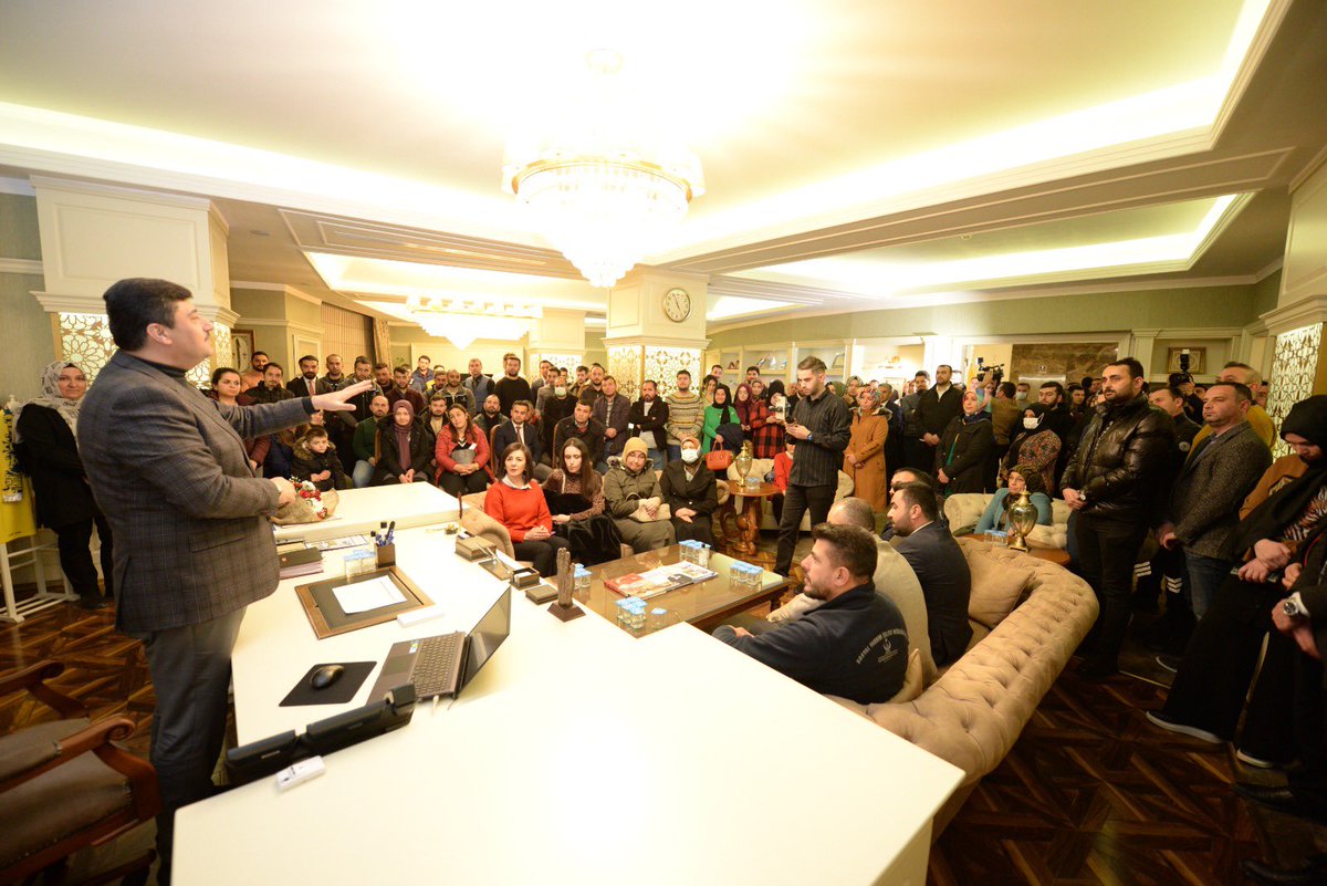 Geçtiğimiz gün Halkbank ile Belediyemiz arasında imzaladığımız 20.000 TL’lik promosyon anlaşması sonrası, nezaket ziyaretinde bulunan mesai arkadaşlarıma teşekkür ediyorum. 

#BizBüyükBirAileyiz ♥️