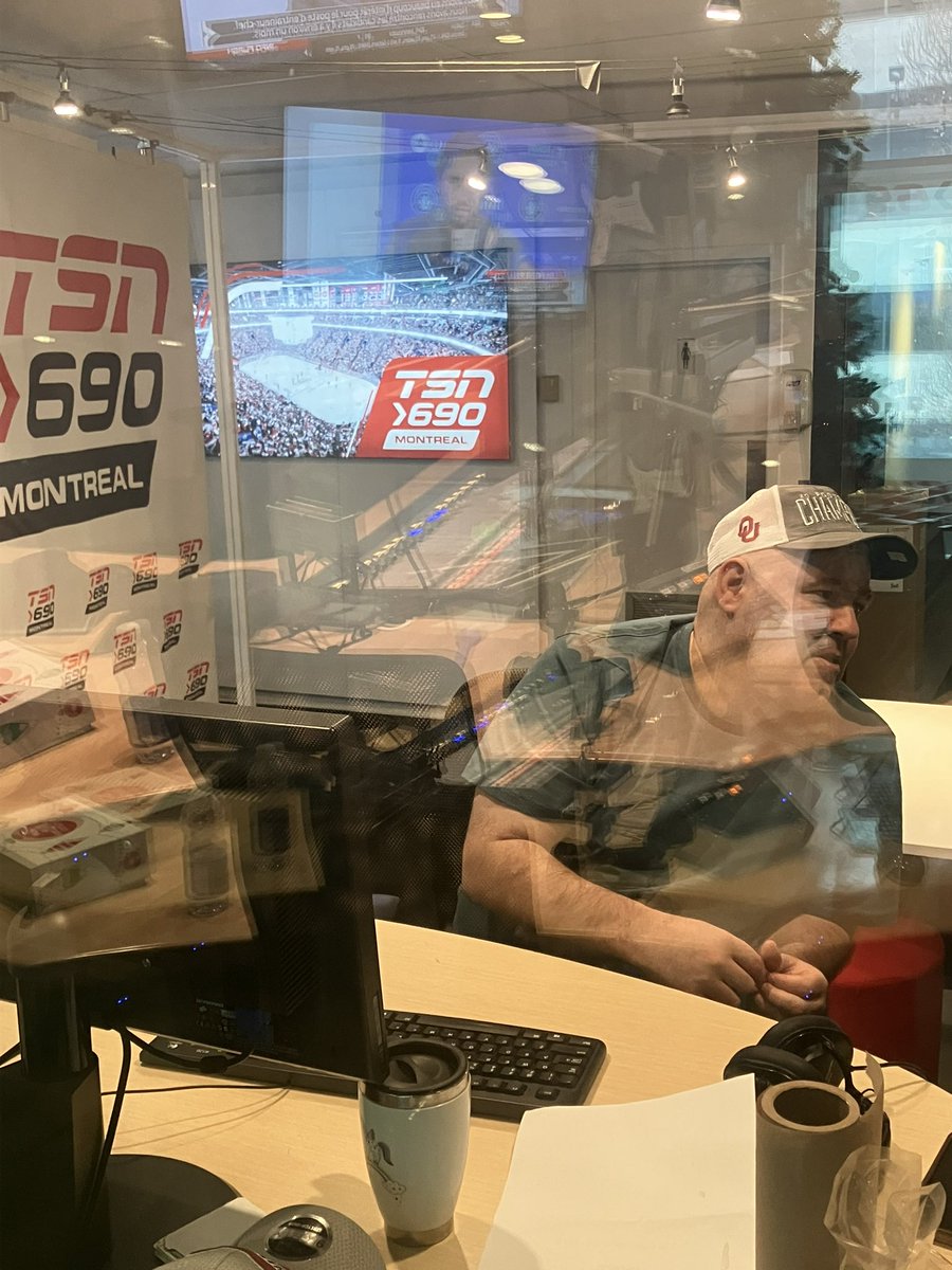 seanrcampbell's tweet photo. Here’s @JimmyTheG690 through the window studying for his Pop Quiz Top Ten scheduled for 1130am @MitchyGallo #TSN690 https://t.co/X5EfY6neul