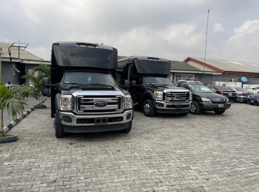 fdmlearn's tweet photo. Wike provided PO with solid logistics and bullet proof vehicles, yet, he is trekking and walking side-by-side with the people he intends to lead. 

Passion for Excellence 

#PeterObiInPortHarcourt #POinRivers https://t.co/3ujAcLN5FK