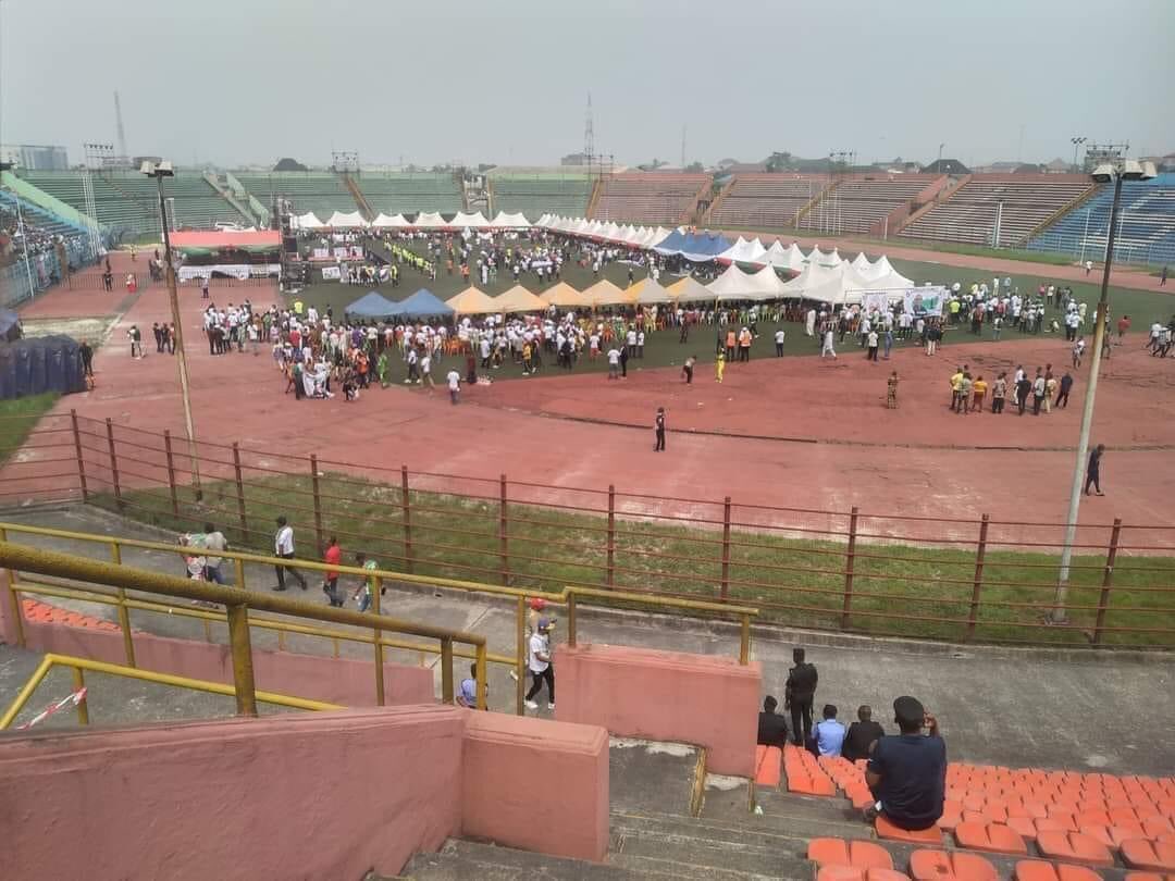 Alaibi_1's tweet photo. @GovWike ,

You would have approved a "Townhall different from bala blu, blu-blu-blu, bula ba" instead of the waste of statw resources on logistics and stadium on Peter Obi.

Who is pushing Obi to political mockery? Let's pray for God's wisdom to prevail on @PeterObi. https://t.co/XIJ73UkJQ8