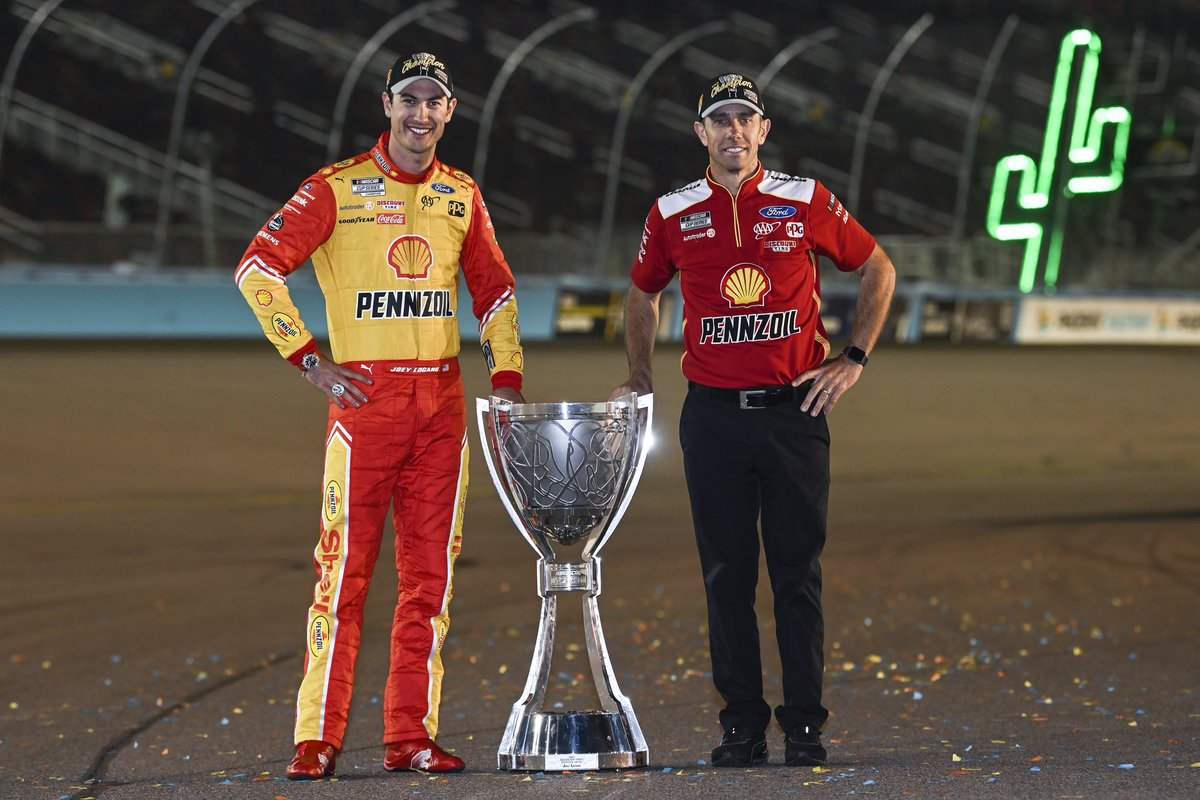 Team_Penske's tweet photo. Unforgettable moments. 

@joeylogano | @shellracingus https://t.co/nXZ69c5L8q