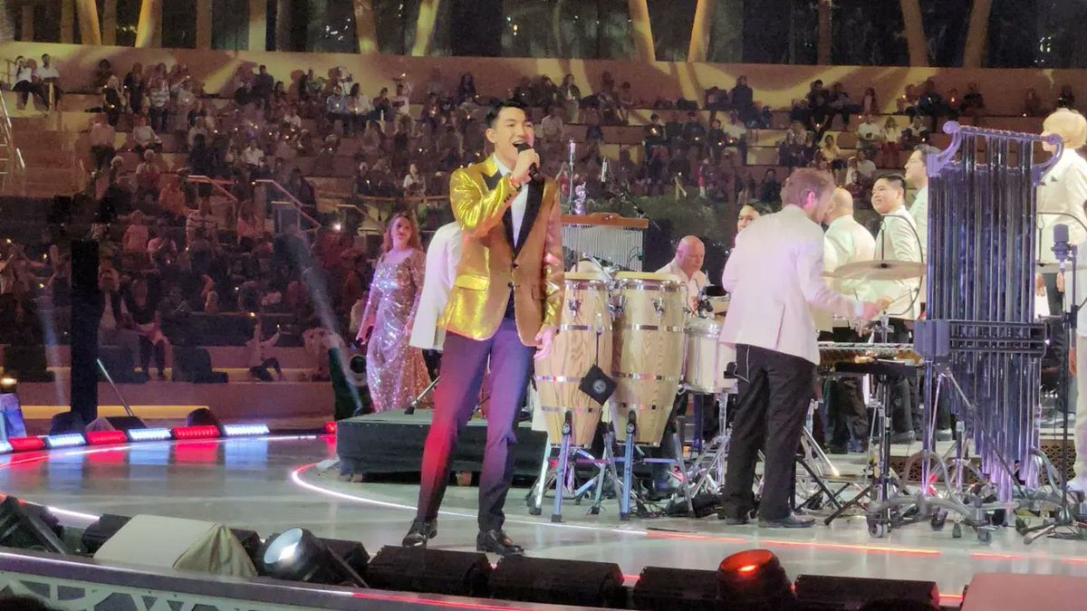 Darrenatics_UAE's tweet photo. Filipino superstar, @Espanto2001 ! 
Beyond proud to this young man! 

DubaiExpo WithDARREN-3
#DARREN https://t.co/sF4GaA5hIV