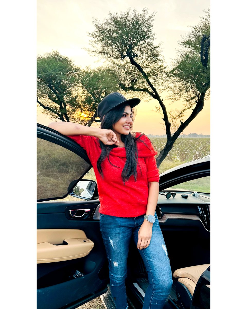laharishari's tweet photo. It’s cool being me!❤️

#positivethought #happyvibes #lovenature #lifeismagical #actresslife #hyderabad https://t.co/9nPrcEYREr