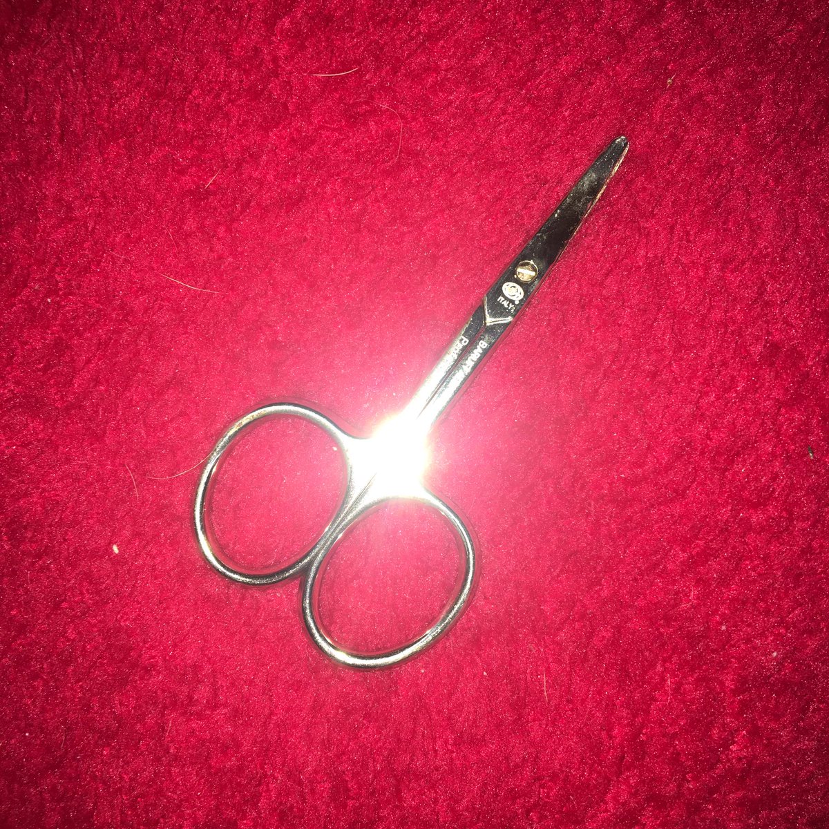 urdaddysteve's tweet photo. Using nail scissors cause I don’t have anything else to use #haircut #hope  #newyearnewme https://t.co/SodM2GMH1Z