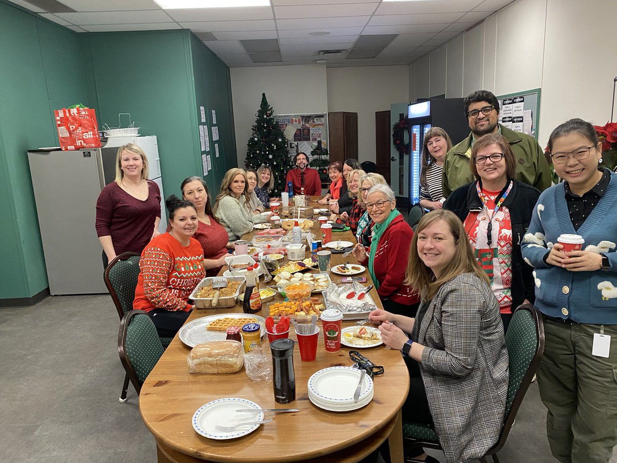 FMPSDTech's tweet image. Great turnout for the 11th Annual @fmpsd Division Office Kenny Roger’s Country Christmas Breakfast. #ymm