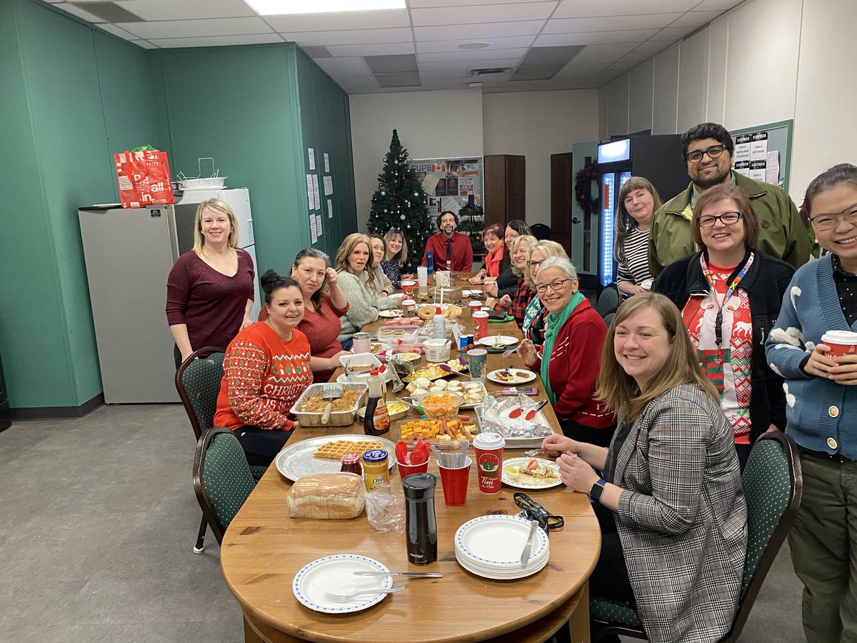 FMPSDTech's tweet image. Great turnout for the 11th Annual @fmpsd Division Office Kenny Roger’s Country Christmas Breakfast. #ymm