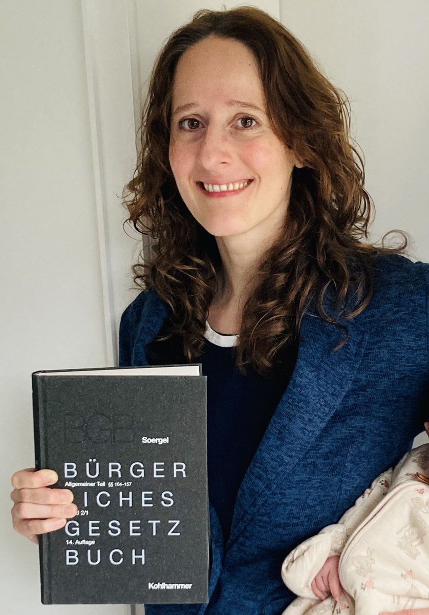 LehrstuhlGoessl's tweet photo. Der neue Soergel ist nach langem Warten erschienen und ich durfte die Geschäftsfähigkeit kommentieren. Und weil das Buch auch optisch so schön geworden ist, tweet mit Foto #FinallyThere #Soergel #Geschäftsfähigkeit #SchönesBuch https://t.co/W5zT7sIcnh