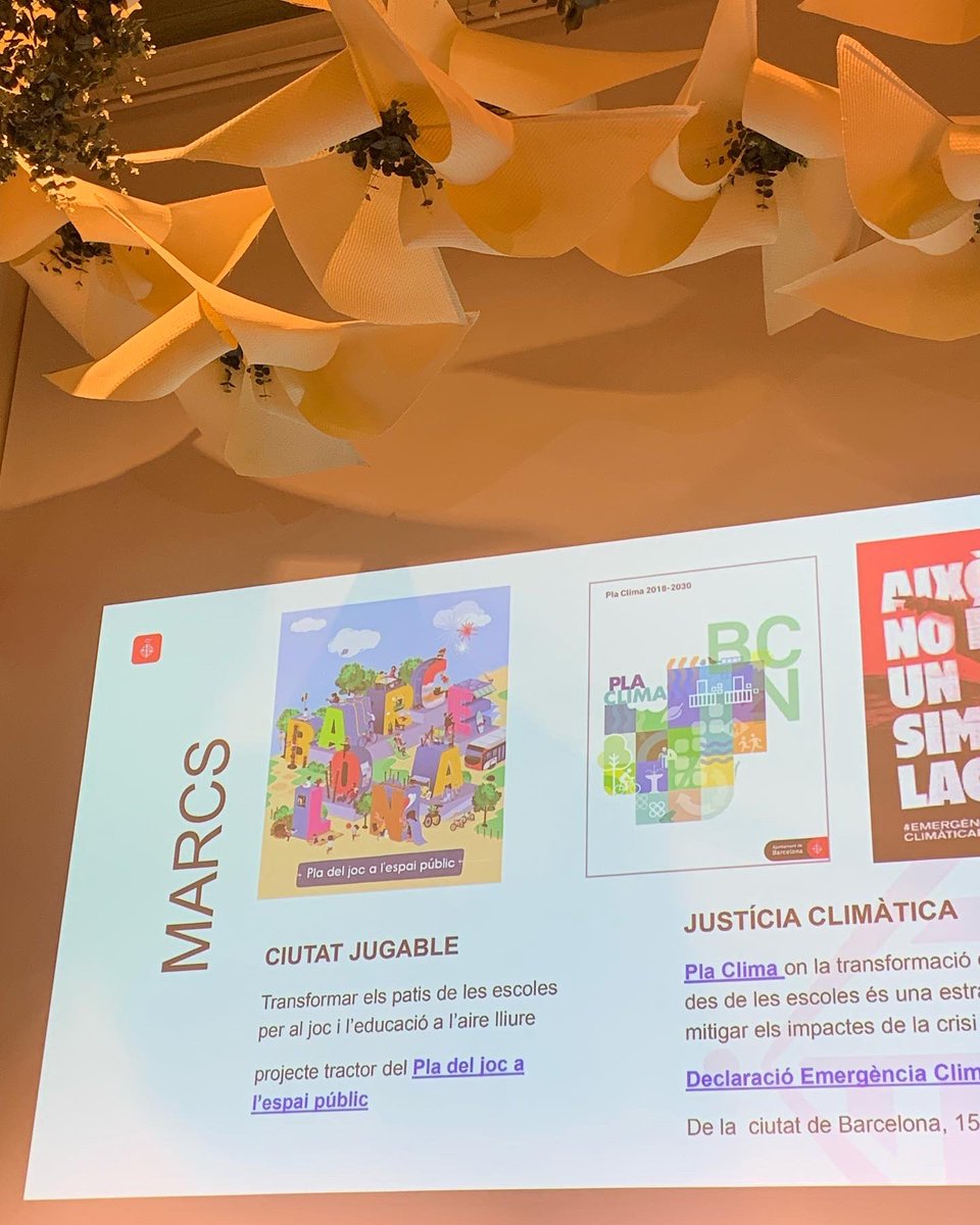 Recopilación de cuando asistimos a “La Missió Climática arriba a l’escola" organizado por @LasNavesINN con estupendas propuestas: patios escolares abiertos como centros comunitarios de barrio o refugios climáticos.  
CLAVES: renaturalización del espacio y formación docente.