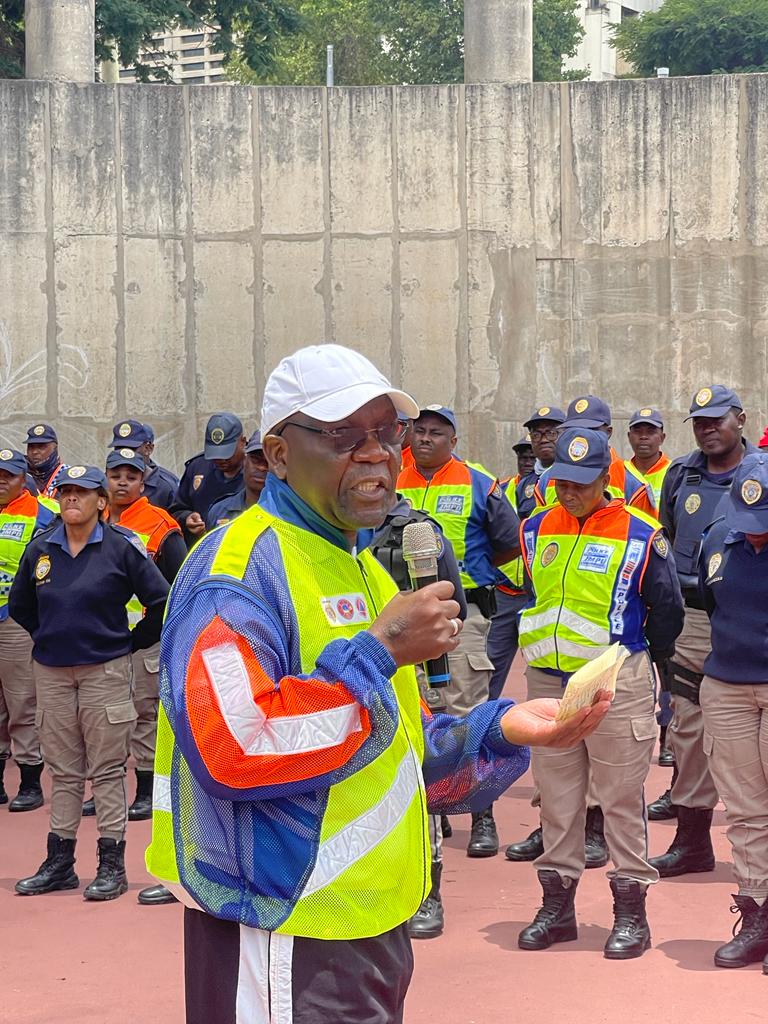 IamTlotlego's tweet photo. Every illegal taxi/bus operator will feel the wrath of #BuyaMthetho today. #CrossBorderOperation https://t.co/4xXUUrHQS1
