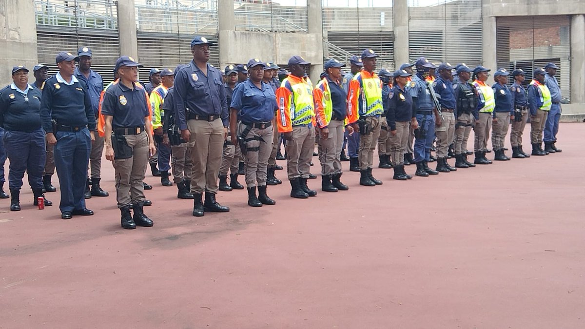 IamTlotlego's tweet photo. Every illegal taxi/bus operator will feel the wrath of #BuyaMthetho today. #CrossBorderOperation https://t.co/4xXUUrHQS1