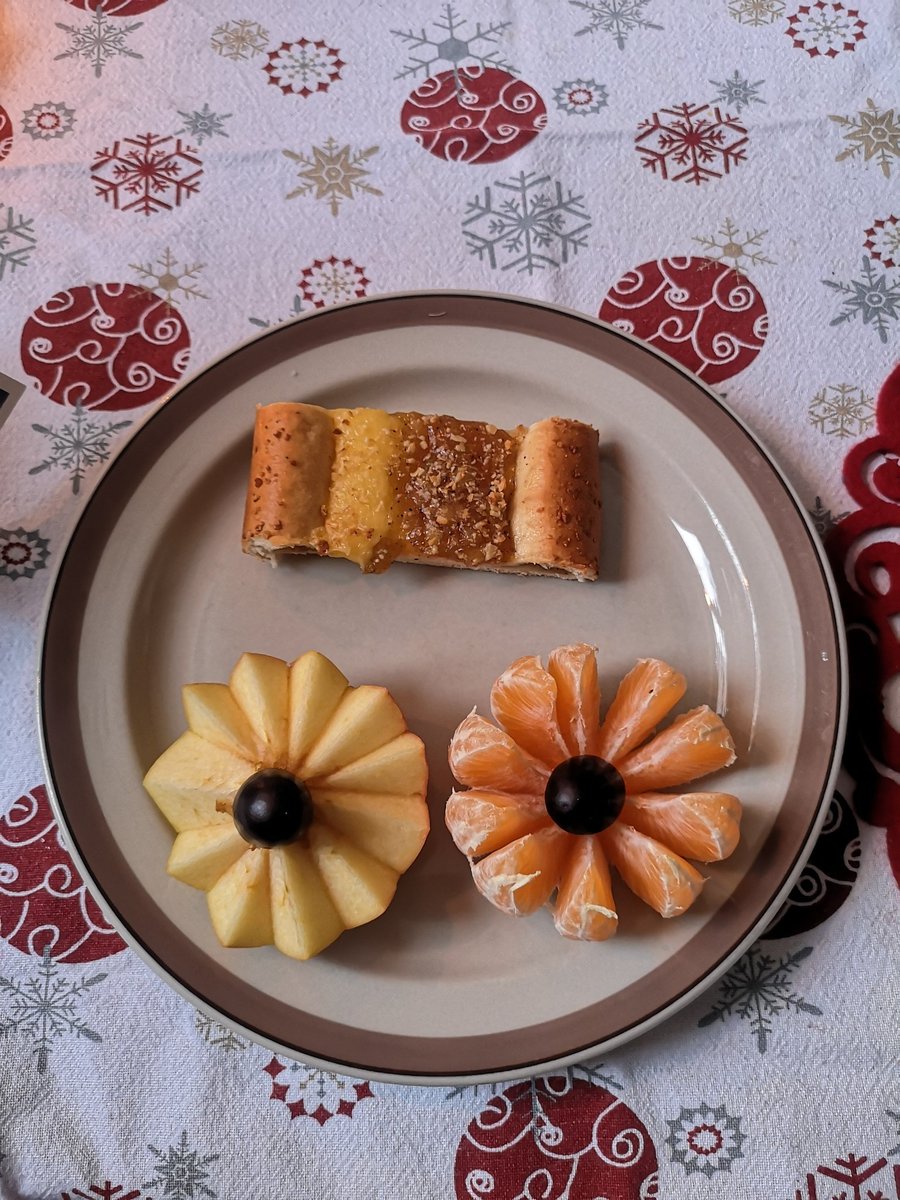 JuhaTenhonen's tweet photo. #äijäbrunssi #atria #wilhelm #chilisulatejuustonakit #kymenleipomon #juustosarvi #maire #maito #hetelmii #suomalainen #omena #vaasan #pullava #uuniomenapitko #punalappusii #pitäjämäenmehutehdas #suomalainen #luomumustikkamehu https://t.co/xGhBAhnSDw