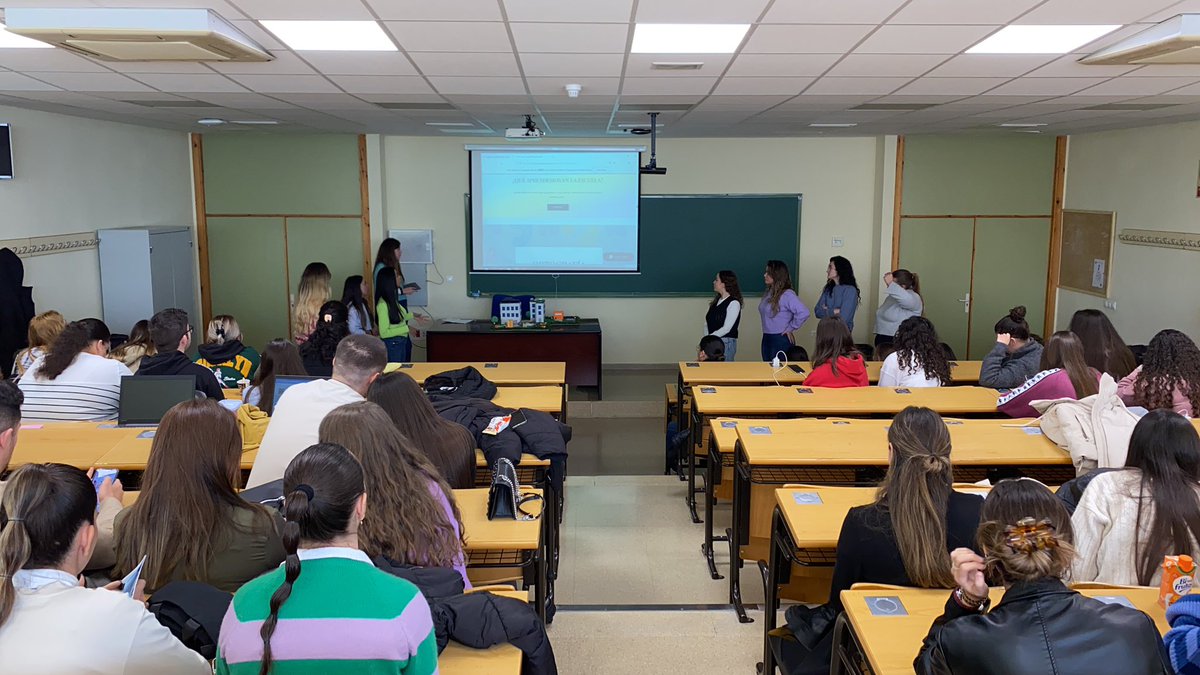 JavierUJA's tweet photo. El CEIP @MartinezTajuelo nos presenta un Proyecto muy bien organizado y ejecutado y sobre todo, un gran homenaje al nadador paralímpico jienense.

Me gustaría destacar su buen hacer, ganas de trabajar, esfuerzo y su alegría. Enhorabuena chicas!!! 

#Sapereaude https://t.co/jHIJNRHsVz