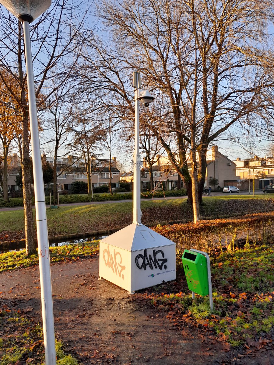 WA_Bleiswijk's tweet photo. 22/12 Sinds vanmorgen is het Burgemeester Baanpad in Bleiswijk voorzien van een mobiele camera van de politie. Op deze manier hopen wij dat de overlast van de voorgaande jaren beperkt blijft. Deze beelden worden live uitgekeken door het personeel van cameratoezicht. https://t.co/WQ3tu6gsLm