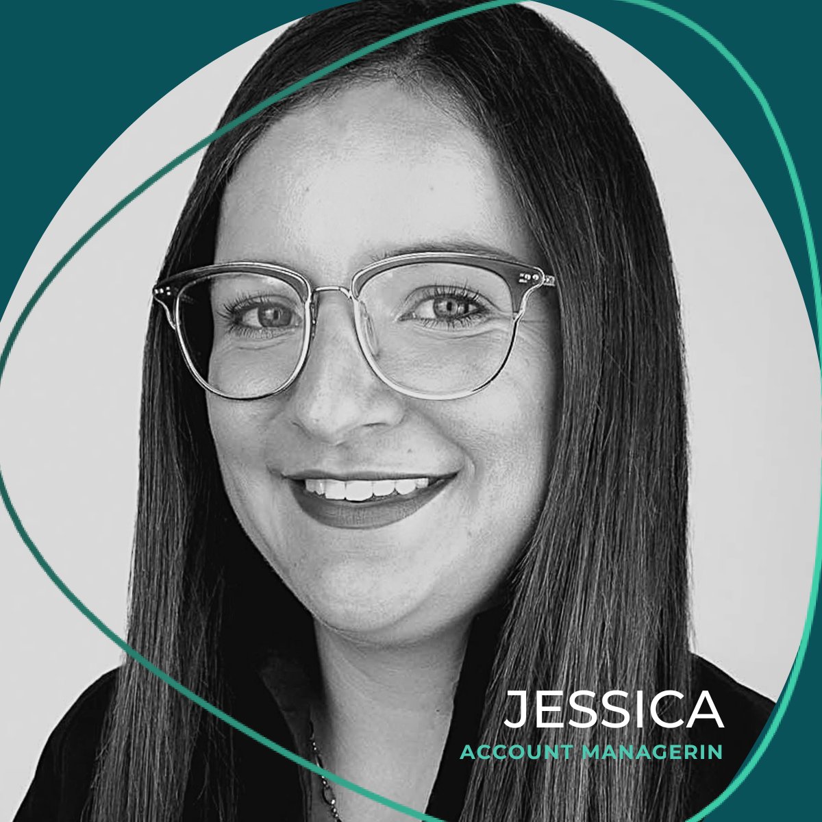 Jessica – unsere Account Managerin✨
Am besten gefällt ihr die Abwechslung ihres Jobs – kein Tag ist wie der andere! Wir beschreiben sie als ausgeglichen &amp; herzlich.😍
Worauf Jessica nie verzichten könnte:🎶🐶👨‍👩‍👧‍👧🌊
#team