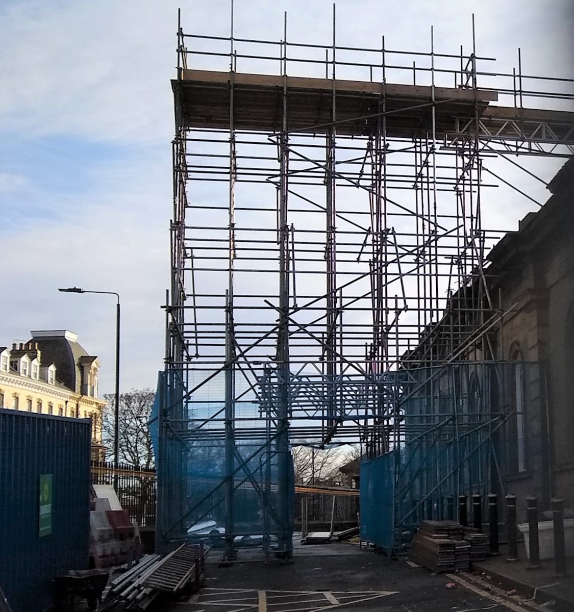 WaltonBob's tweet photo. An exciting shopping trip yesterday to Scarborough! I'm a fan of scaffolding, as its a sign that buildings are getting looked after. Nice then, to see so much of it at the railway station &amp; in Westborough. A welcome distraction from shopping, indeed! https://t.co/zcguMnEVKn