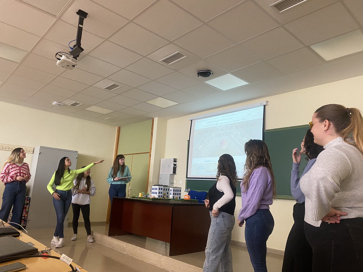 CEIPBillGates_'s tweet photo. Enhorabuena a nuestras compañeras de @MartinezTajuelo por su trabajo y su originalidad. Desprendéis mucha alegría ❤️ #sapereaude https://t.co/ClBRB7HfJX
