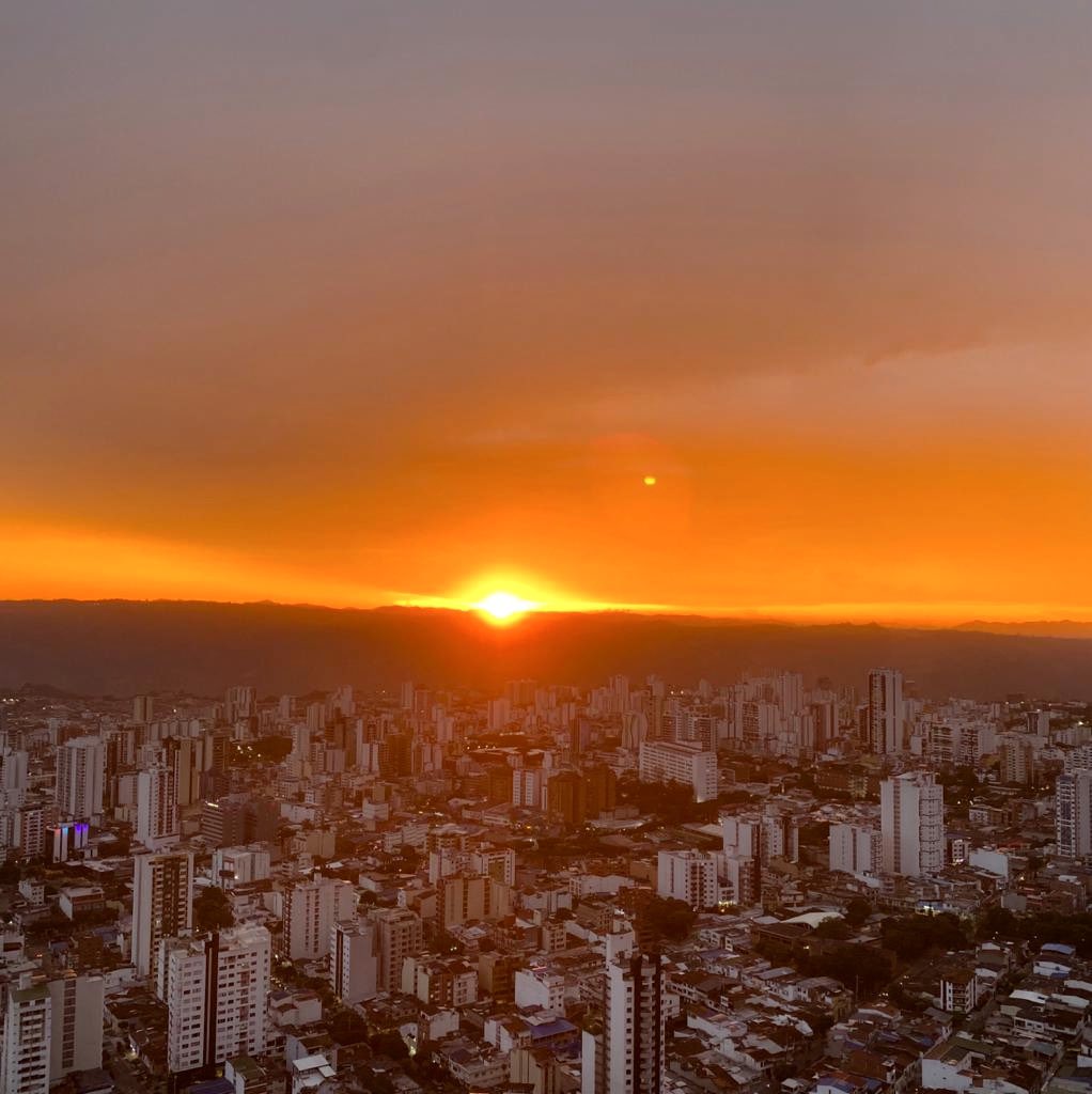 #Bucaramanga400Años Feliz cumpleaños a la ciudad con los atardeceres más hermosos del mundo. #Bucaramanga