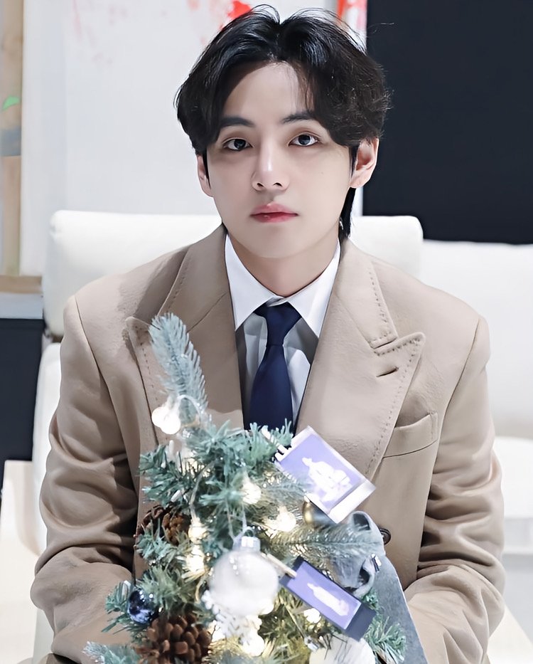 victoryzin95's tweet photo. I VOTE #KIMTAEHYUNG for Asian Celebrity of the Year #ACOTY2022 #NETIZENSREPORT  @thenreport #ACOTY2022KIMTAEHYUNG https://t.co/N3PpzCd3rv