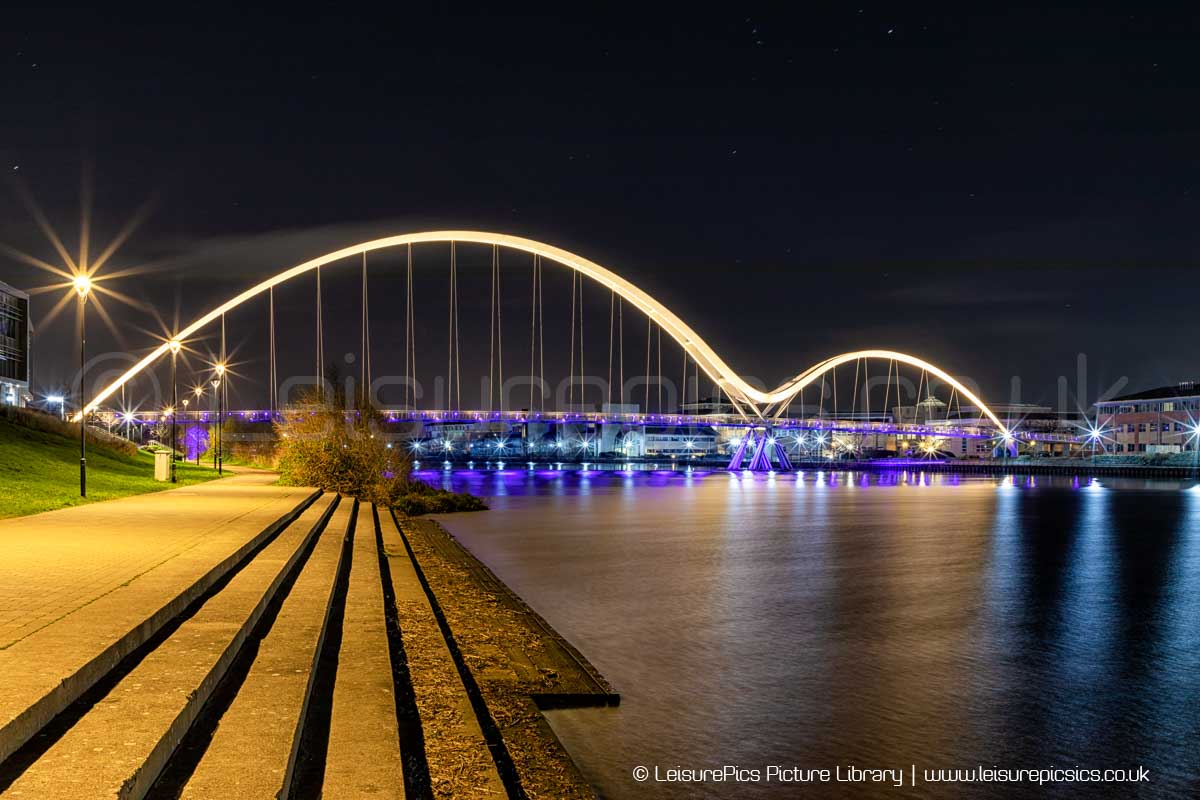 LeisurePics's tweet photo. Been after Infinity Bridge at night for a long time, so it was good to stop off on the way back from York Christmas Lights last night and grab a few shots.
#InfinityBridge #Stockton #Teeside #ThePhotoHour #landscapephotography #Reflections #NightPhotography https://t.co/8ykHdkeHsb