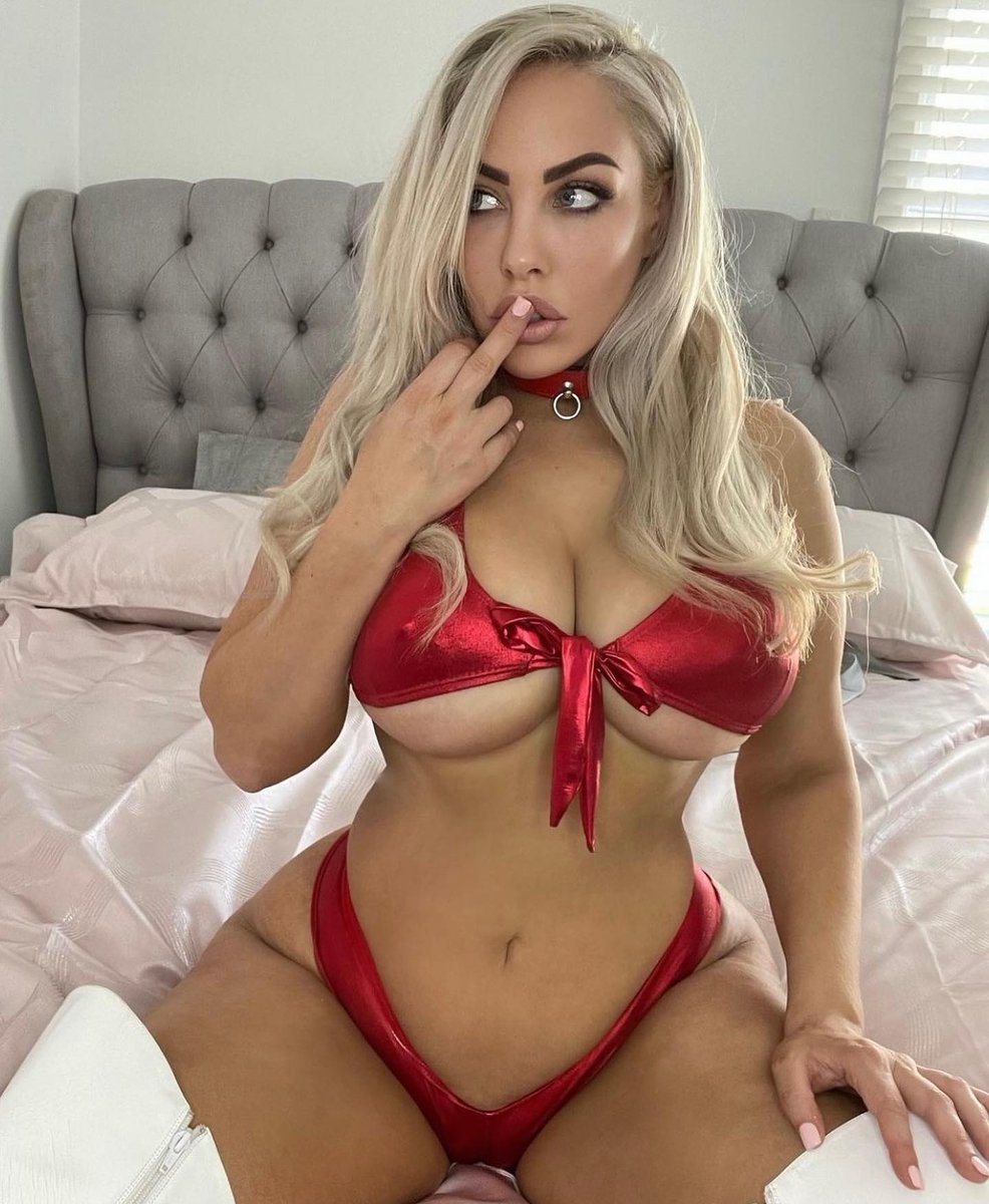 AmateurMilfs3's tweet photo. Can i be your Xmas present? https://t.co/gn8vua84is