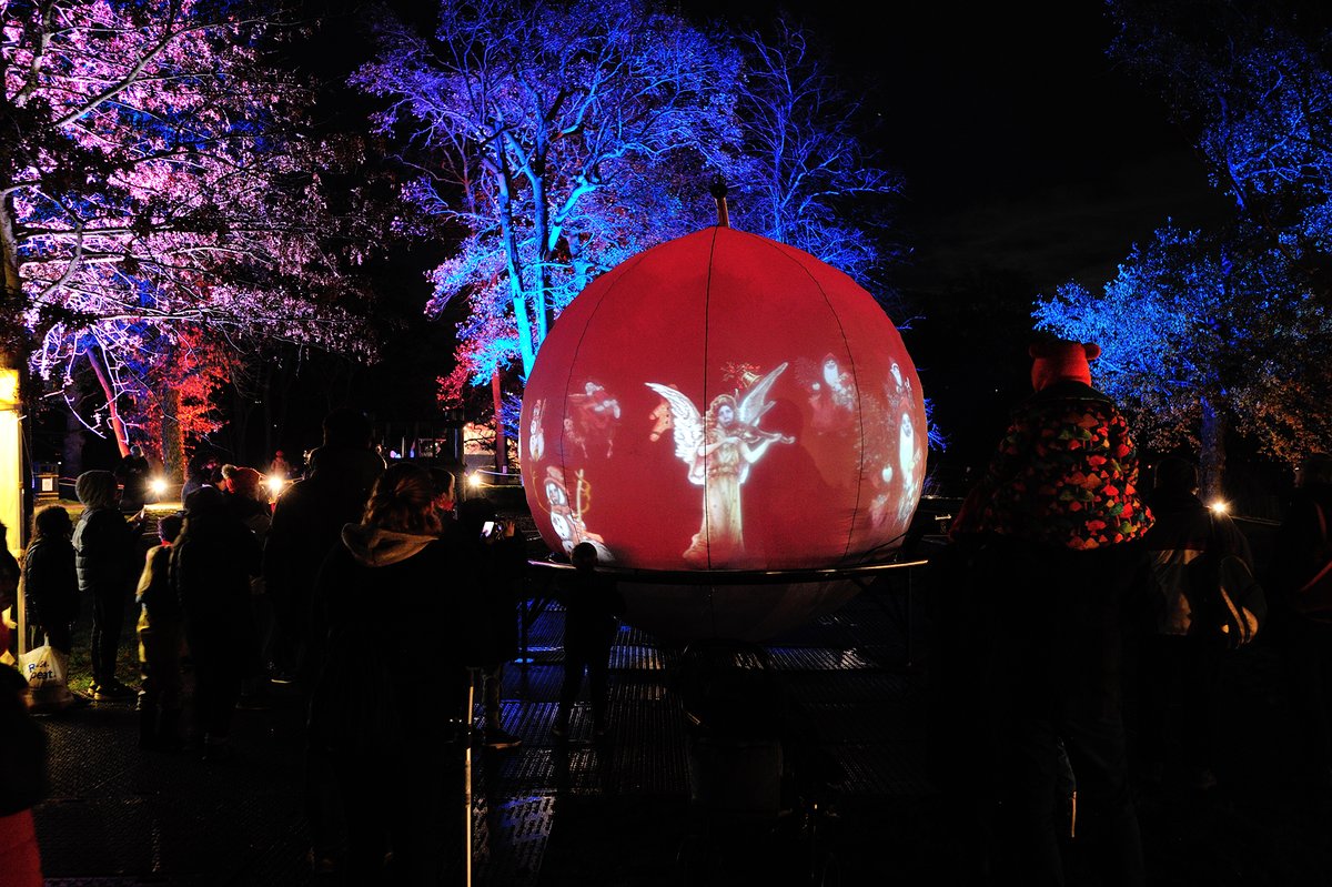 WeAreLewisham's tweet photo. We may have said goodbye to DUNDU, but the illuminations continue tonight with @ImpossibleArts - and @revelpucks, the funfair and food &amp; drink in the lovely Homestead will be in situ until January. 
 
Plan your visit: https://t.co/mTCdjTIjkf https://t.co/SzbPM0m8oL