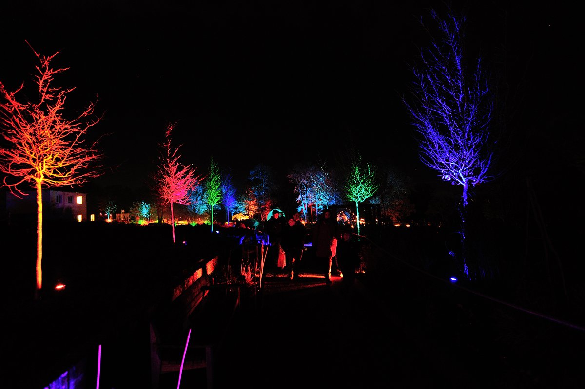 WeAreLewisham's tweet photo. We may have said goodbye to DUNDU, but the illuminations continue tonight with @ImpossibleArts - and @revelpucks, the funfair and food &amp; drink in the lovely Homestead will be in situ until January. 
 
Plan your visit: https://t.co/mTCdjTIjkf https://t.co/SzbPM0m8oL