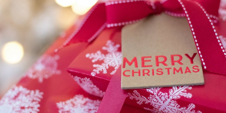 CapricornFM's tweet photo. #IveNever | Have you ever spent Christmas far from your family?
Send @Aggrey92 your messages via WhatsApp or Telegram to 079 899 6226. https://t.co/dQ9fbAdoIc