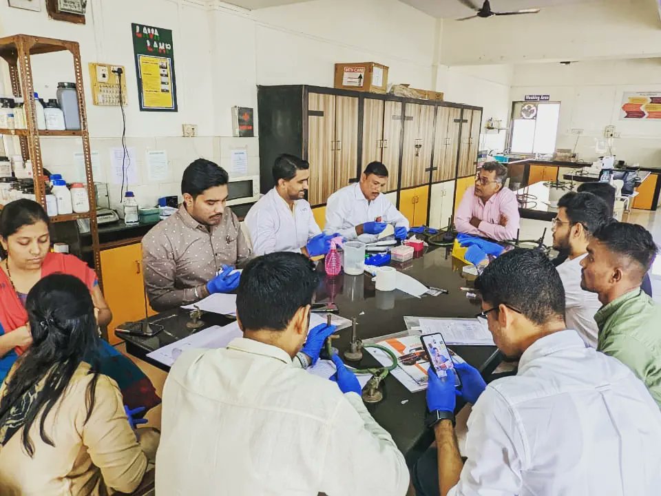 NFB_india's tweet photo. 🌀🌀🌀Lab On Wheels🌀🌀🌀
💥Day 2- Glimpses of Outreach Program at Gogte Joglekar College, Ratnagiri 💥
Faculty Development Program on DNA Barcoding💫

Want to organize similar workshops at your college? Contact us at info@nfbindia.in 
~Team NFB
#nfblab #nfb #nfbworkshop https://t.co/SepiEB3naw