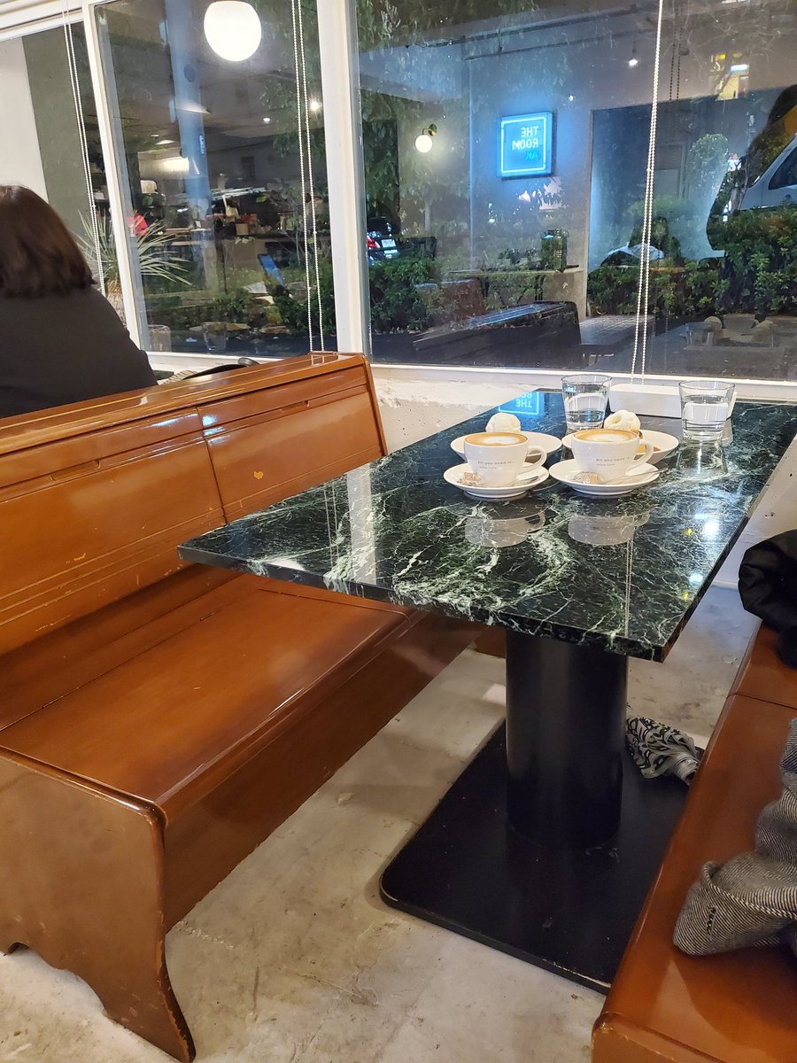 miochanyamachan's tweet photo. 最終回を前に、こちらのカフェで気分盛り上がる⤴️
ブリン食べるよね~😊
「Silent」撮影の席を予約してくれたチング、さすが👍
目黒きゅん💕の座って席だよ🎵
#sikent
#aneacafe松見坂 https://t.co/HfKS8c7TPC