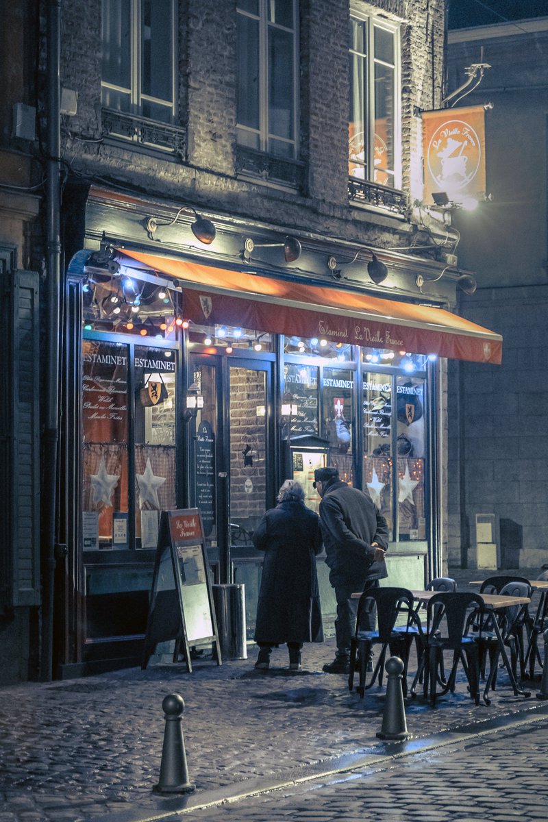 maximevisticot's tweet photo. D'autres clichés d'une nuit calme avant Noël à Lille ✨ https://t.co/SSeZjPD7nx