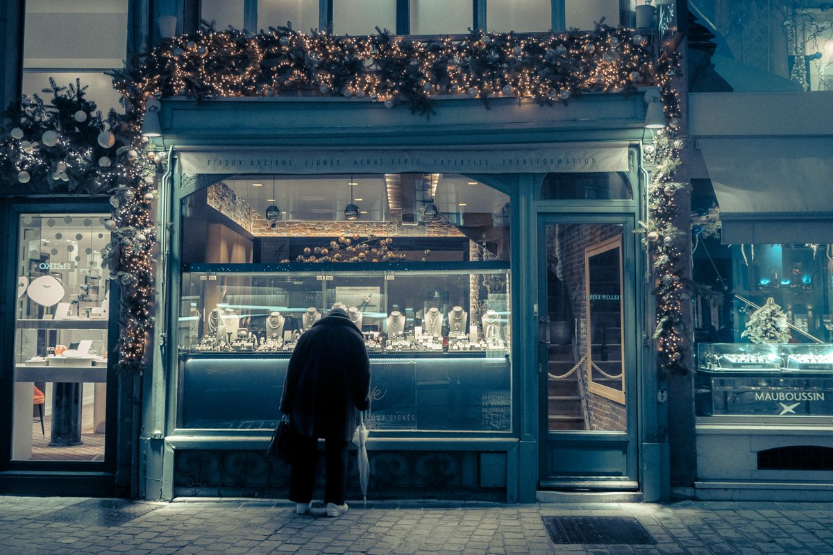 maximevisticot's tweet photo. D'autres clichés d'une nuit calme avant Noël à Lille ✨ https://t.co/SSeZjPD7nx