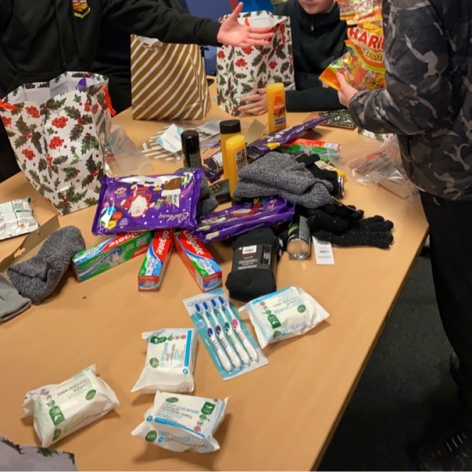 basketballscot's tweet photo. Our Young People at @LochendHigh recently raised over £320 for a local Help The Homeless charity. £120 was spent buying essentials, which the YP will hand out today along with a positive message card. The YP then decided to give the charity the final £200 to be use where needed! https://t.co/NGh9EQRkIY